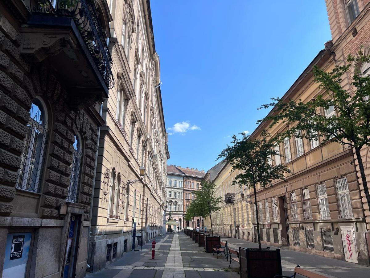Free Parking, Downtown Apartment Near New York Cafe Budapest Eksteriør bilde