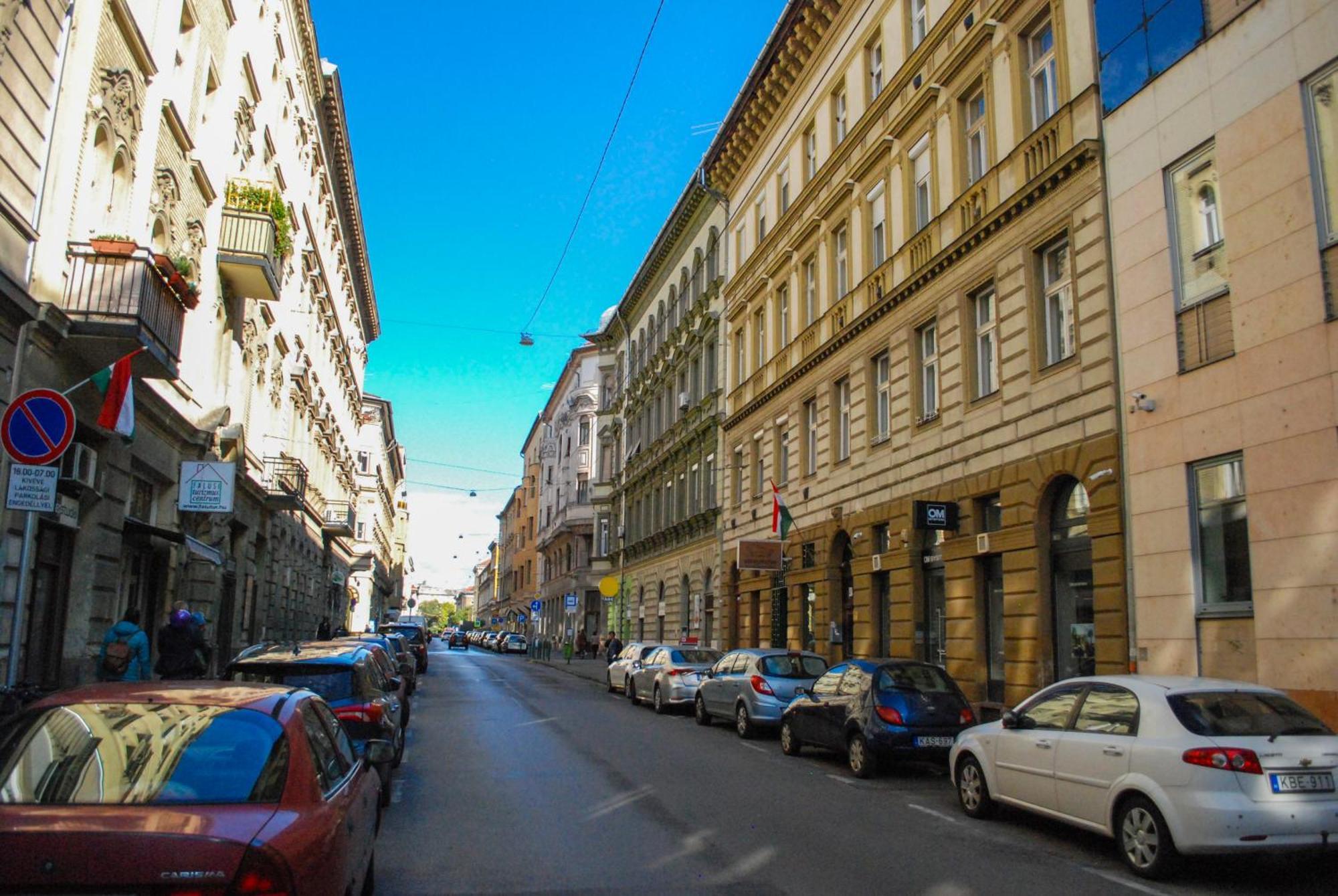 Free Parking, Downtown Apartment Near New York Cafe Budapest Eksteriør bilde