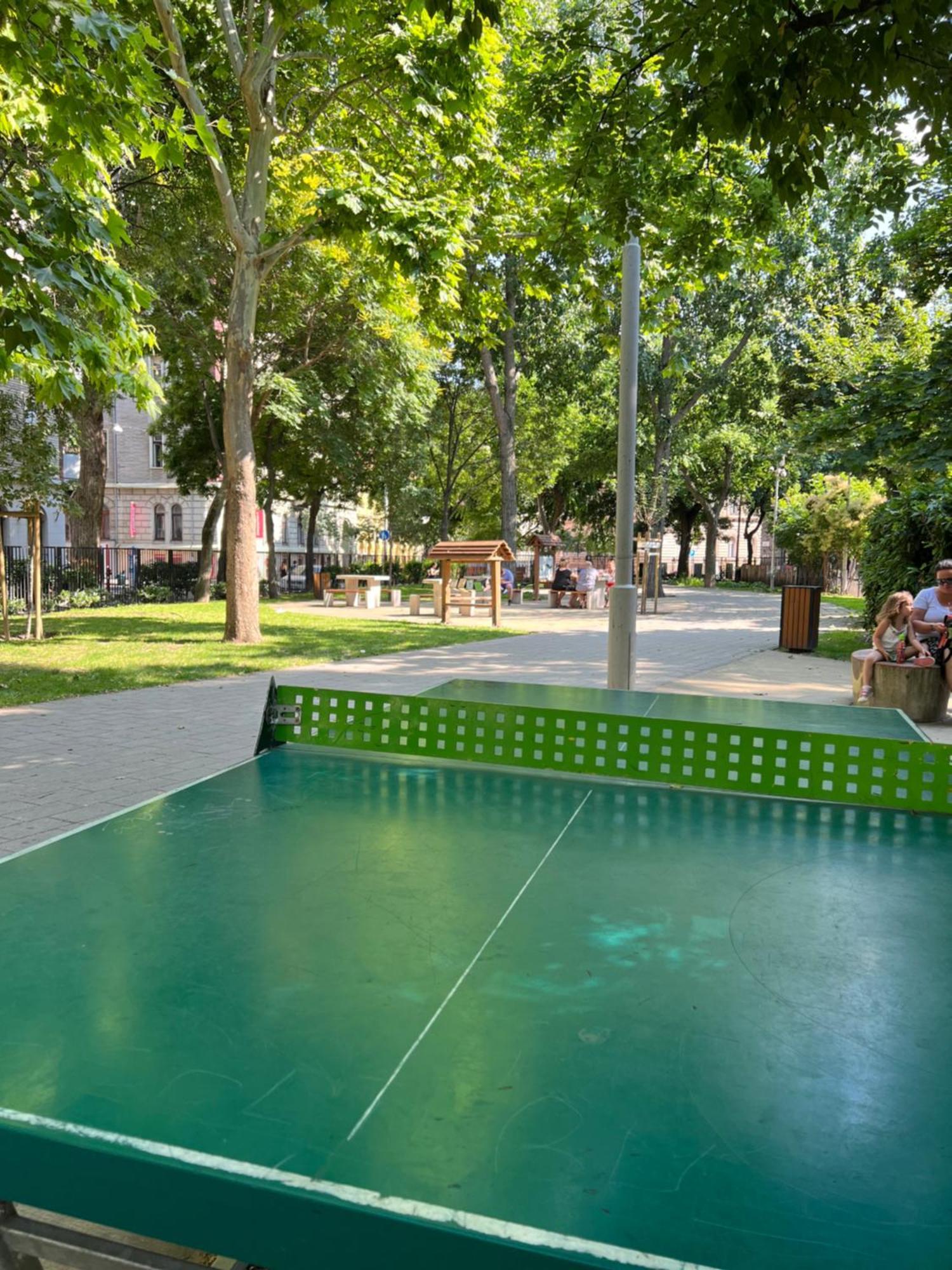 Free Parking, Downtown Apartment Near New York Cafe Budapest Eksteriør bilde